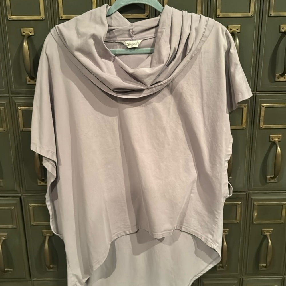 TRUE GRIT Women’s Cotton Knit Top. Light grey/rose color. Asymmetric sha…